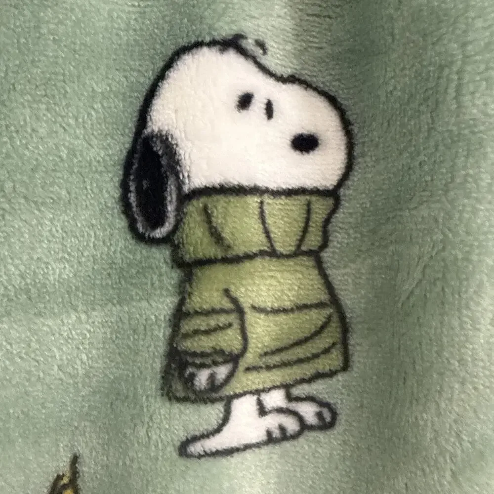 Peanuts Snoopy in Sweater 70x60” Fall Autumn Leaves Leaf Pumpkin Blanket Green